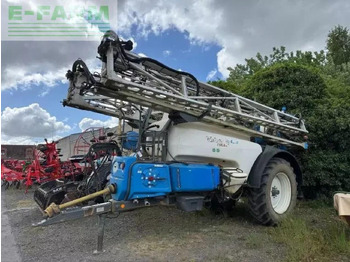 Trailed sprayer