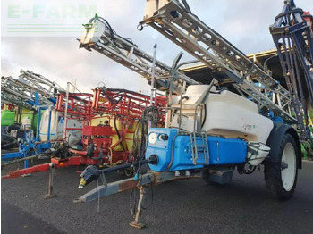 Trailed sprayer