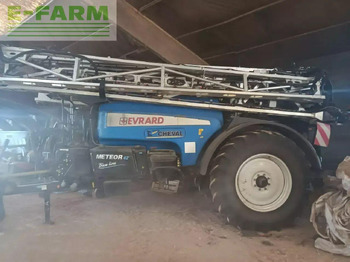 Trailed sprayer