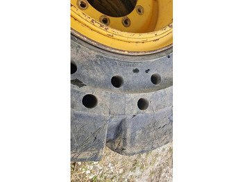 Tire Big Vollgummi Räder 20,5 x 25 mit Volvo Felgen: picture 4