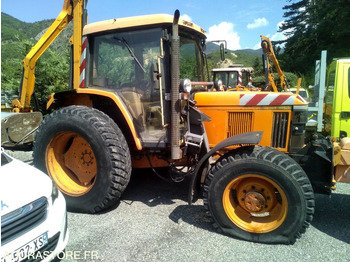Agricultural machinery Tracteur John Deere 6220 4X4 - 2006 - 10558 heures avec épareuse NOREMAT Tonica: picture 3