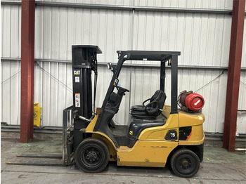 LPG forklift CATERPILLAR GP