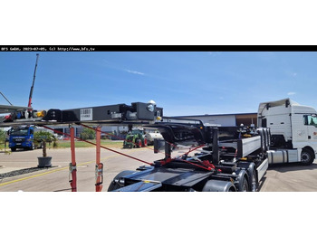 Container transporter/ Swap body semi-trailer KRONE SDC