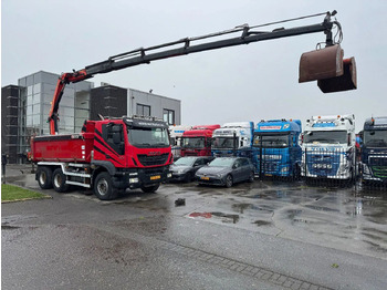 Crane truck IVECO Trakker