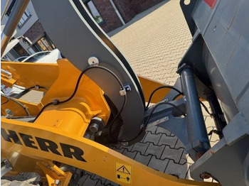 Wheel loader LIEBHERR L 504 Compact: picture 5