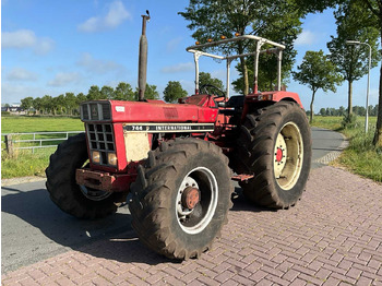 Farm tractor INTERNATIONAL