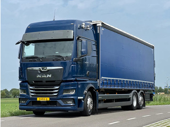 Curtainsider truck MAN TGX 26.400