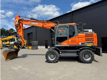 Wheel excavator DOOSAN