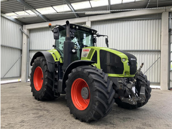 Farm tractor CLAAS Axion 930