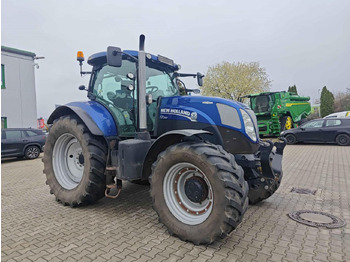 Farm tractor NEW HOLLAND T7.200