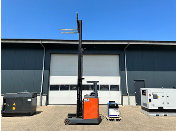 Reach truck TOYOTA
