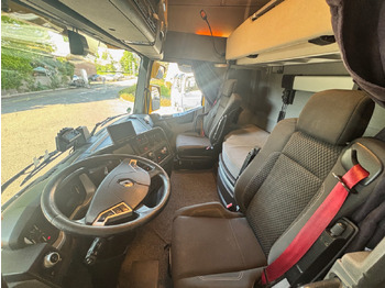 Box truck RENAULT T520: picture 4
