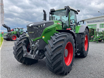 Farm tractor FENDT 1050 Vario