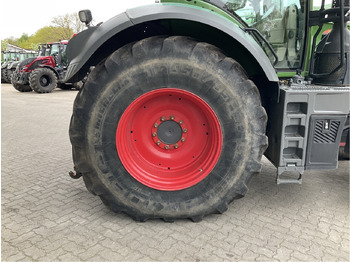 Farm tractor Fendt 826 Vario S4: picture 3