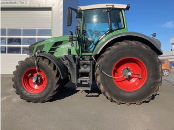 Farm tractor FENDT 826 Vario