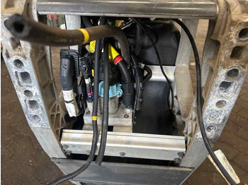 Fuel processing/ Fuel delivery for Truck VOLVO ADBLUE TANK COMPLETE WITH PUMP 21645367: picture 3