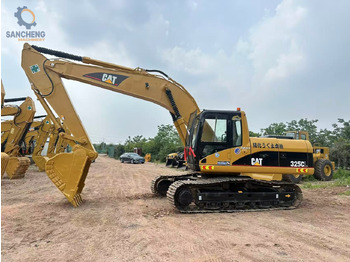 Crawler excavator CAT 325 CL: picture 2