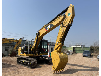 Crawler excavator CATERPILLAR 320D2L: picture 3