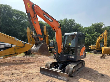 Mini excavator DOOSAN DX60: picture 3