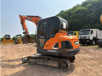 Mini excavator DOOSAN DX60: picture 2