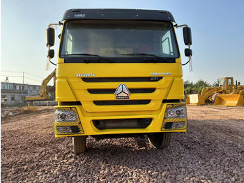 Tipper for transportation of silos SINOTRUK HOWO 371 Dump Truck: picture 5