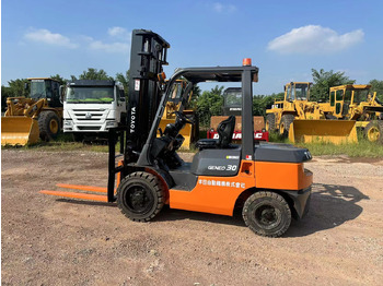 Diesel forklift TOYOTA