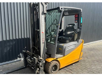 Electric forklift JUNGHEINRICH EFG