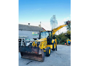Backhoe loader Komatsu WB93R: picture 3