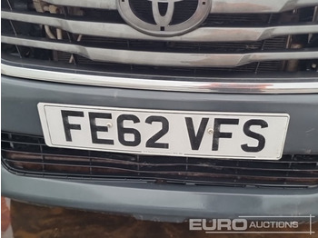 Pickup truck TOYOTA Hilux