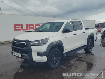 Pickup truck TOYOTA Hilux