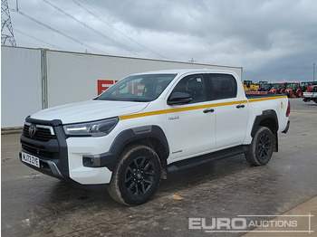 Pickup truck TOYOTA Hilux