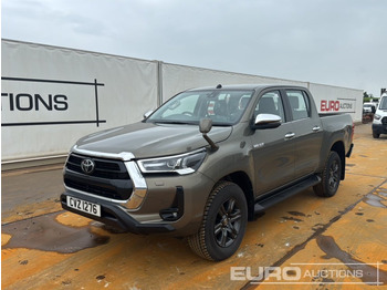 Pickup truck TOYOTA Hilux