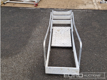 Construction equipment Lyte 4 Tread Aluminium Podium Step Ladder: picture 4