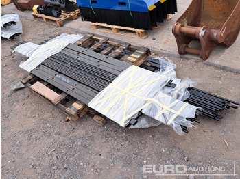 Construction equipment Pallet of Estate Fencing (2 of): picture 2