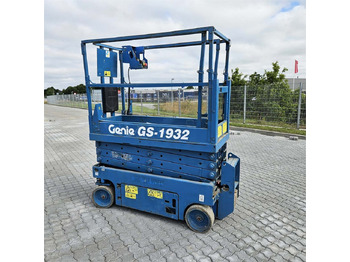 Scissor lift GENIE