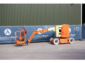 Articulated boom JLG