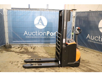 Stacker TOYOTA