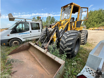 Wheel loader CATERPILLAR 910