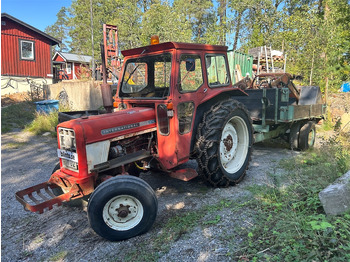 Farm tractor INTERNATIONAL