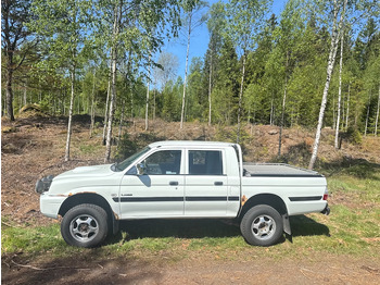 Van MITSUBISHI L200