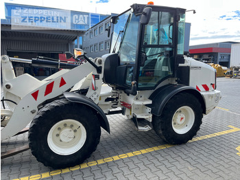Wheel loader Cat 908M: picture 3
