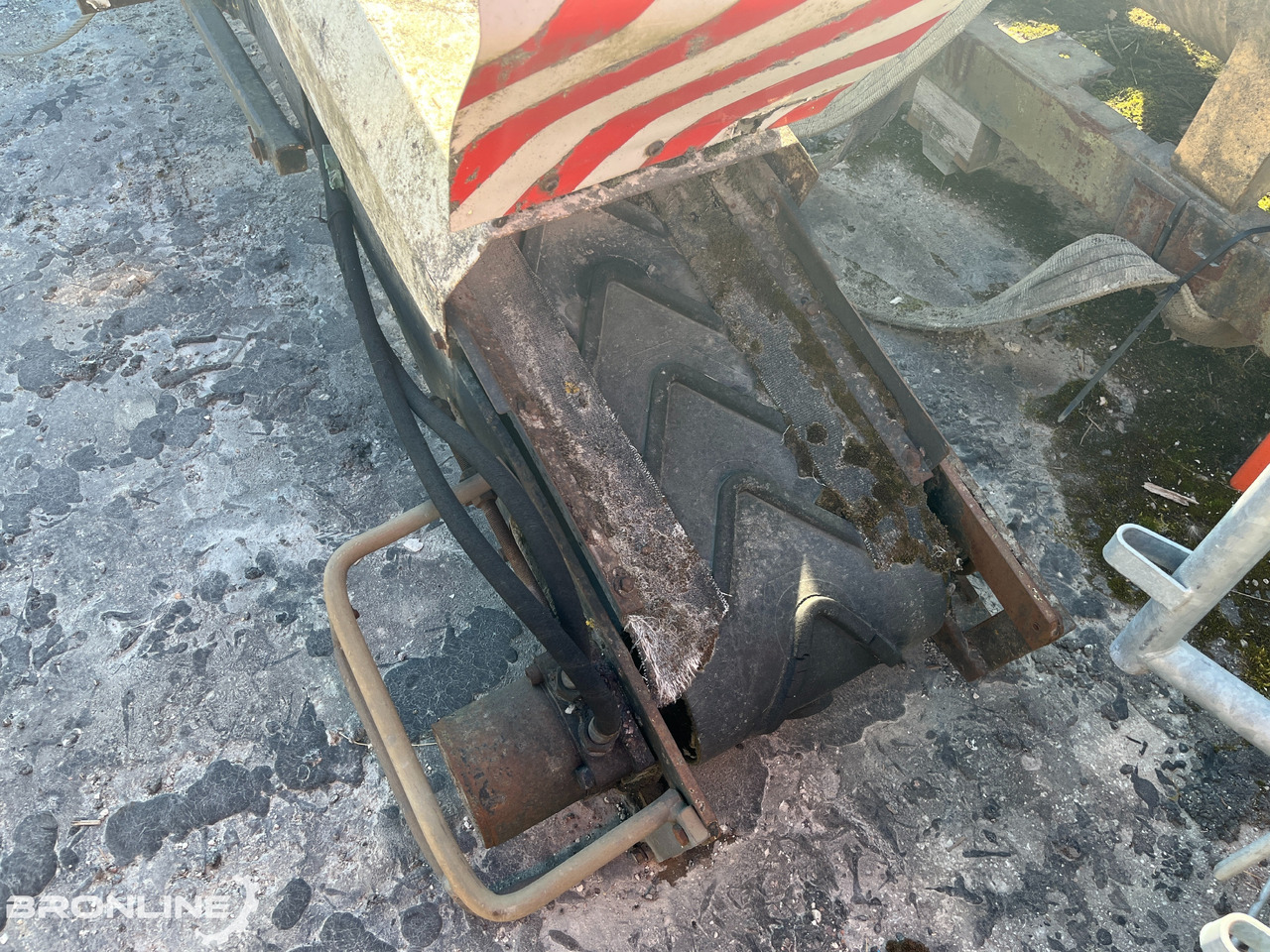 Asphalt distributor 1991 Wirtgen SF500C/4 Asfaldifrees 0,5m: picture 14