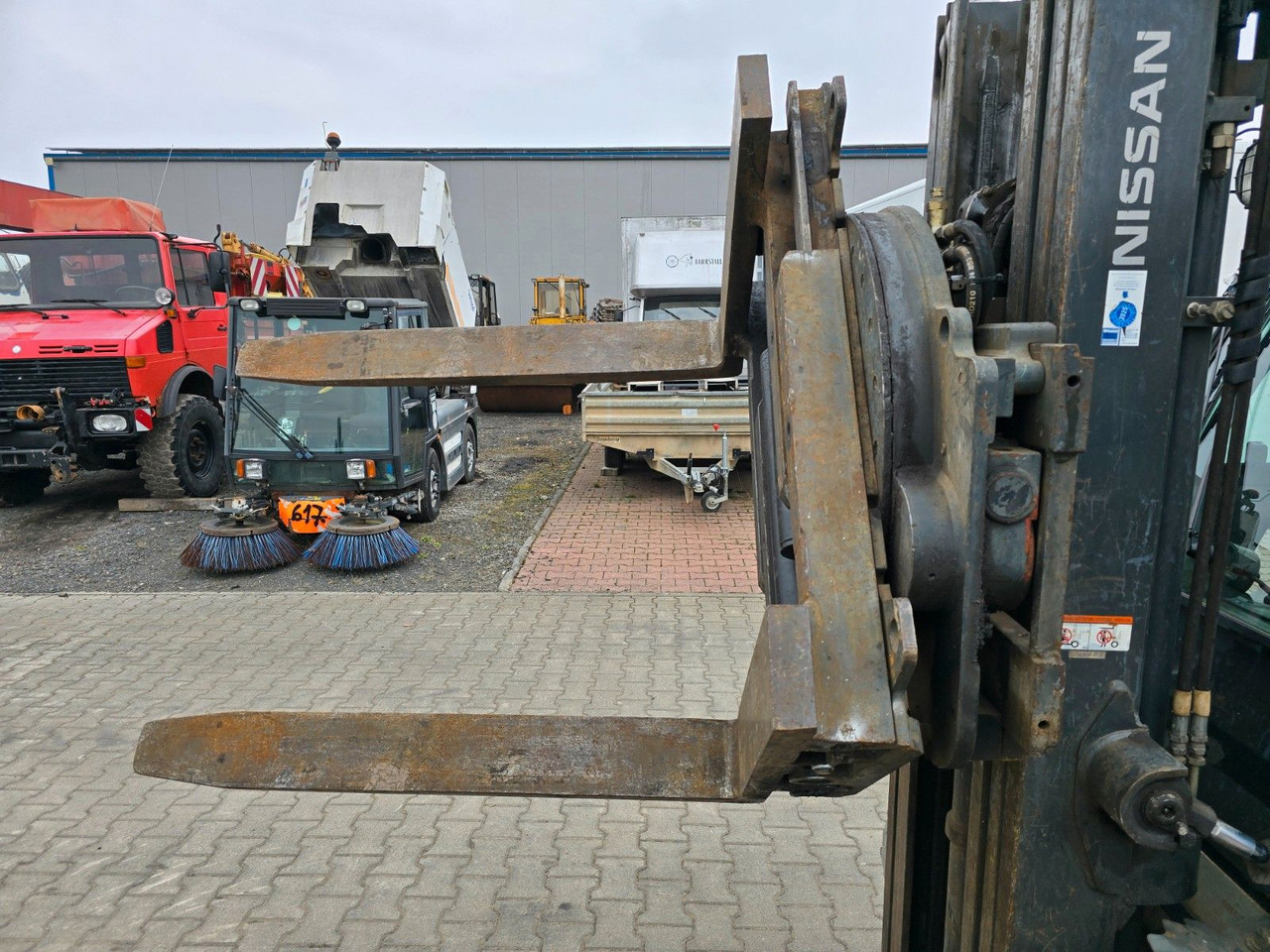 Nissan 30 YG1D2A30Q Stapler Frontstapler drehbare Gabe - Diesel forklift: picture 4 Nissan 30 YG1D2A30Q Stapler Frontstapler drehbare Gabe - Diesel forklift: picture 4