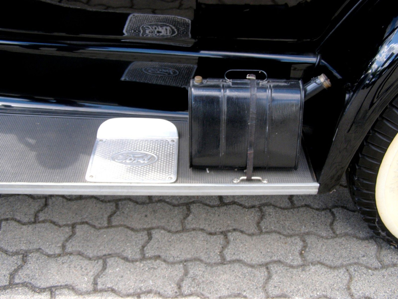 Sedan Ford MODELL  A  / TUDOR  +  H-Kennzeichen: picture 11