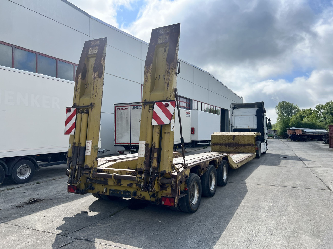 LANGENDORF SATBUE 30/38 3 Achs Tiefbett- Satteltieflader - Low loader semi-trailer: picture 3 LANGENDORF SATBUE 30/38 3 Achs Tiefbett- Satteltieflader - Low loader semi-trailer: picture 3