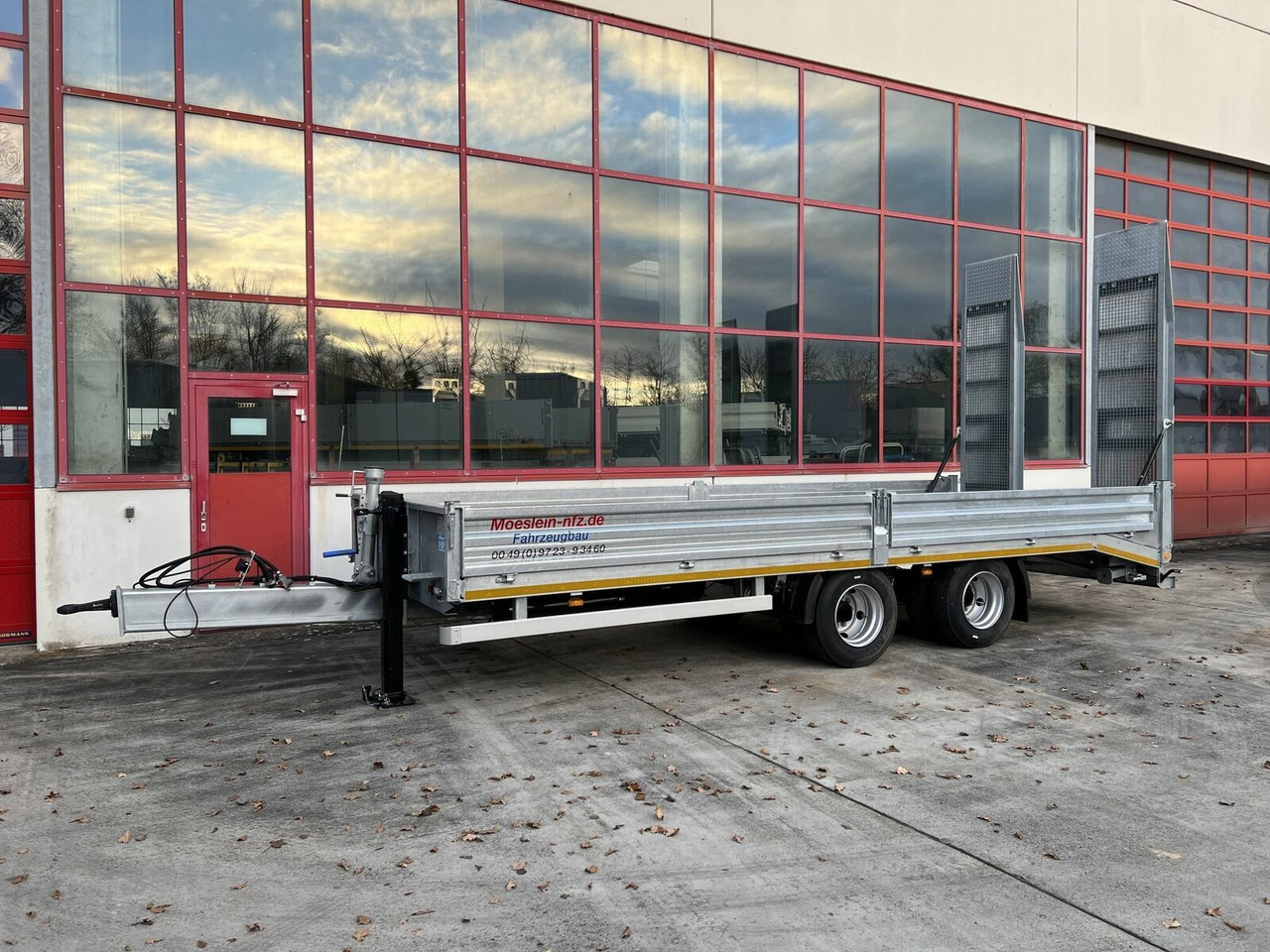 Low loader trailer Möslein  19 t Tandemtieflader,Neufahrzeug: picture 6