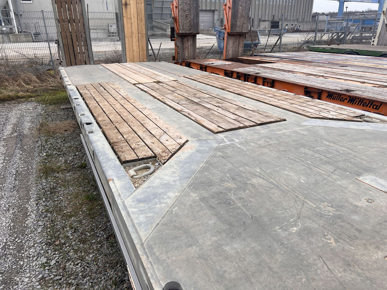 Möslein 3 Achs Tiefladeranhänger 9 m Ladefläche - Low loader trailer: picture 2 Möslein 3 Achs Tiefladeranhänger 9 m Ladefläche - Low loader trailer: picture 2