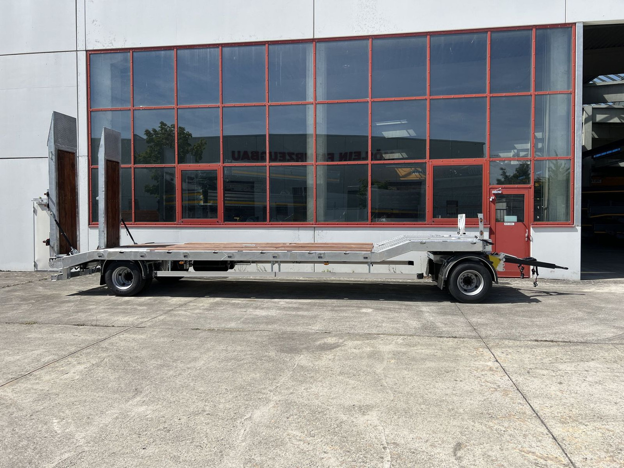 Möslein Neuer 2 Achs Tieflader- Anhänger, Verbreiterung - Low loader trailer: picture 1 Möslein Neuer 2 Achs Tieflader- Anhänger, Verbreiterung - Low loader trailer: picture 1