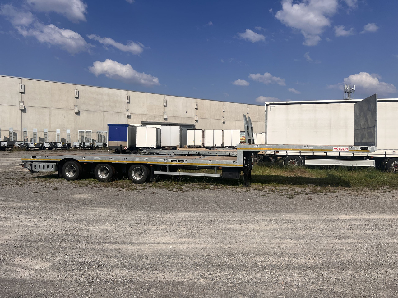 New Low loader semi-trailer for transportation of heavy machinery Möslein ST 3 Plato 8,7  3 Achs Satteltieflader Plato 45 t GGfür Fertigteile, Baumaschinen: picture 6