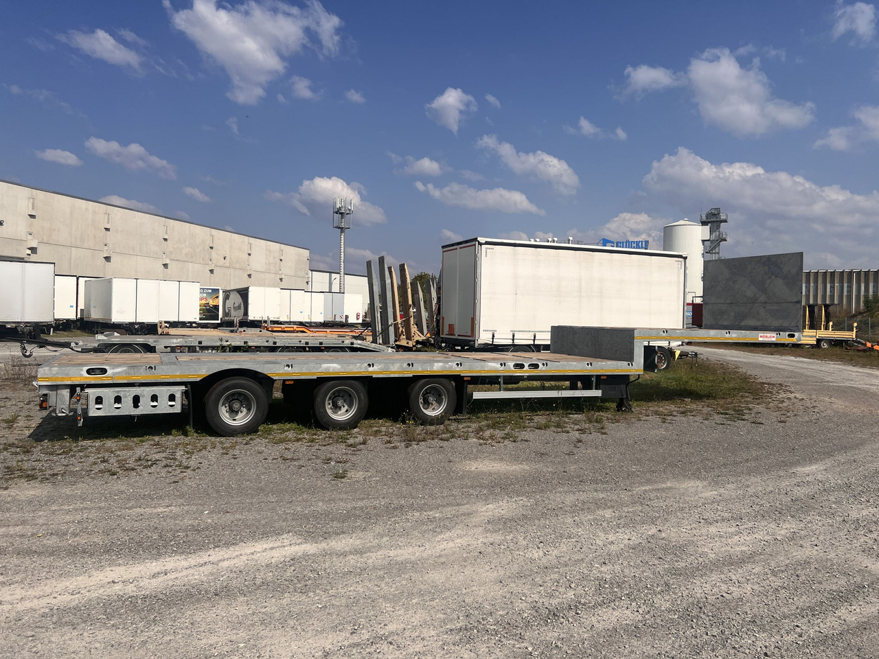 Möslein ST 3 Plato 8,7 3 Achs Satteltieflader Plato 45 t GGfür Fertigteile, Baumaschinen - Low loader semi-trailer: picture 4 Möslein ST 3 Plato 8,7 3 Achs Satteltieflader Plato 45 t GGfür Fertigteile, Baumaschinen - Low loader semi-trailer: picture 4